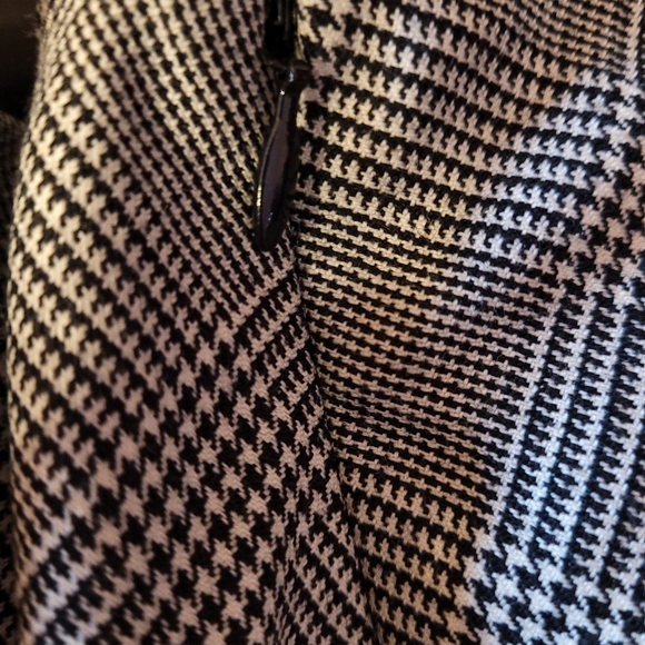 Chaps 100% Wool Skirt Size 16 Black and White Lined Pleated Ruffle Side Zip - Picture 6 of 7